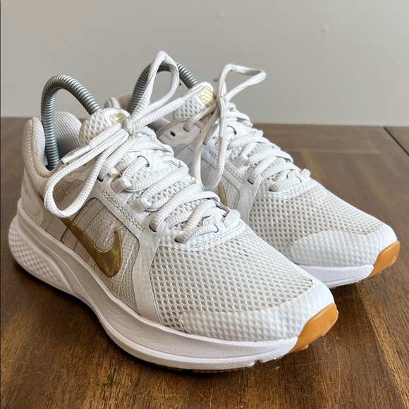 Nike Run Swift 2 White and Gold Athletic Shoes CU3528-010 Women’s Size 7.5 - Picture 2 of 14